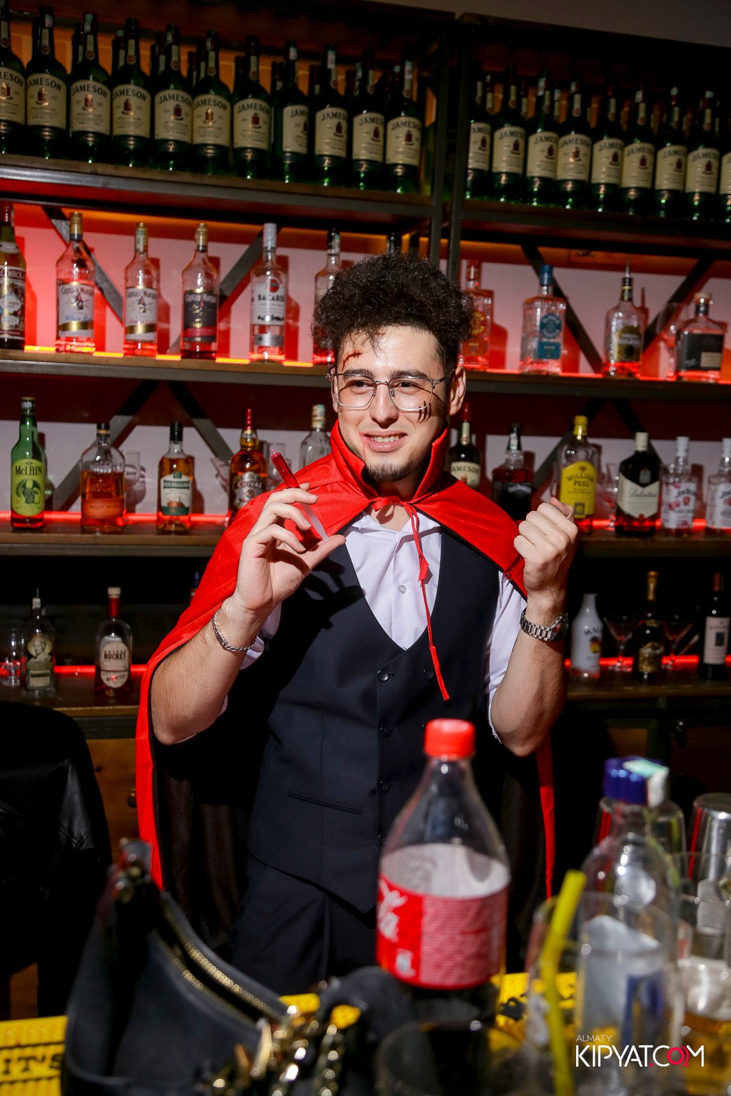 ARAGOSTA ДИСКО-БАР. КИПЯТКОМ АЛМАТЫ!