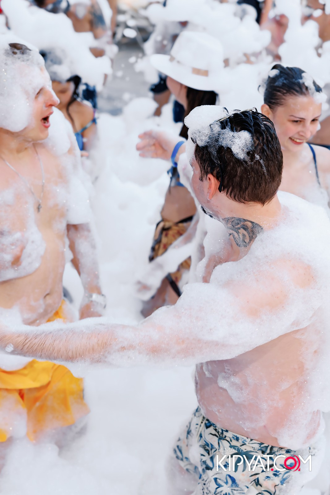 ПЕННАЯ ВЕЧЕРИНКА/ДЫМОВОЕ ШОУ/БАССЕЙН DELIGHT POOL. КИПЯТКОМ АЛМАТЫ!