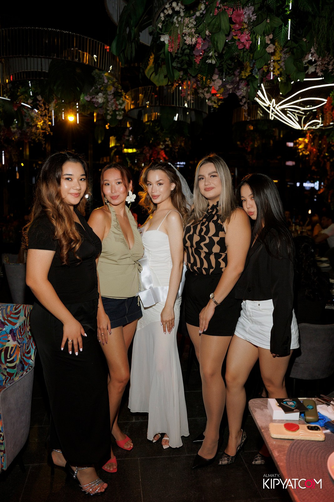 FRIENDS BAR & TERRACE. КИПЯТКОМ АЛМАТЫ! Фотосъемка мероприятий в Алматы