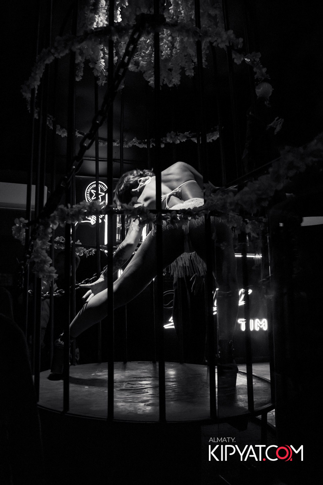 UYAT EMES BAR. КИПЯТКОМ АЛМАТЫ!