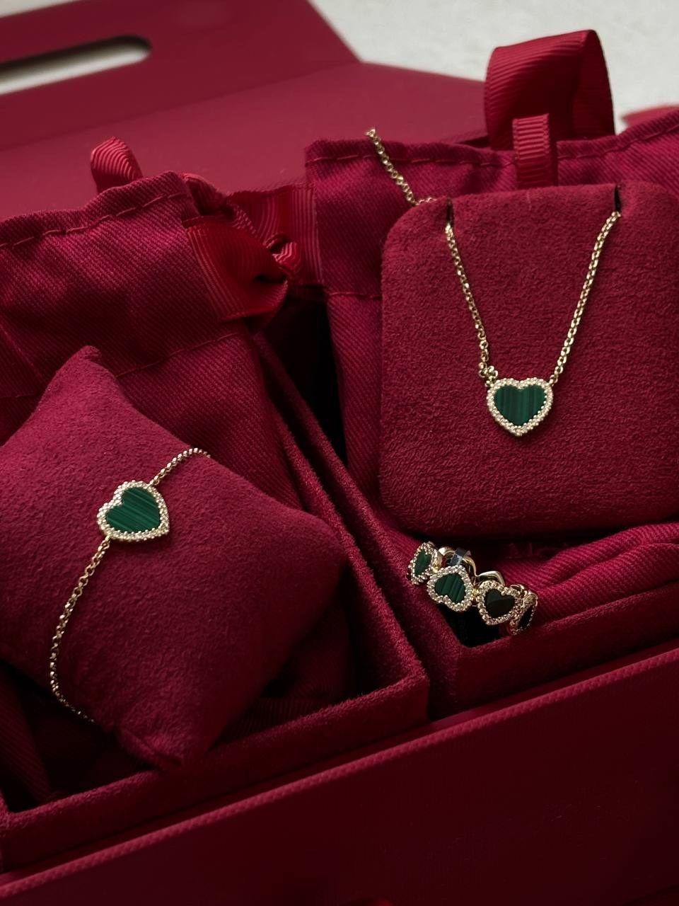 Ювелирные изделия и бижутерия