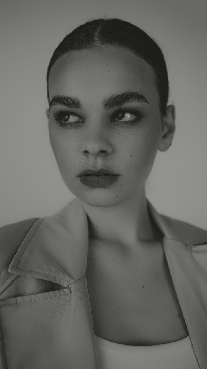 Черно-белая фотосессия на циклораме в фотостудии Новочеркасска «Рафинад». Свадебный фотограф в Ростове-на-Дону. Таинство Крещения и Венчания, семейные фотосессии. Алёна Чёботова