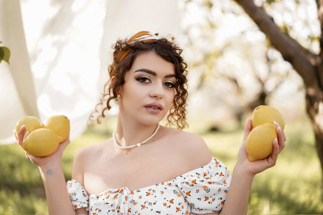Девушка с лимонами. Свадебный фотограф в Ростове-на-Дону. Таинство Крещения и Венчания, семейные фотосессии. Алёна Чёботова