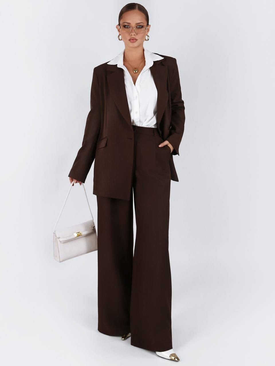 Елена, р-р 42-44, рост 170. KED Production — продакшн из СПб. Создаём фото, видео и контент, который помогает брендам и селлерам продавать больше