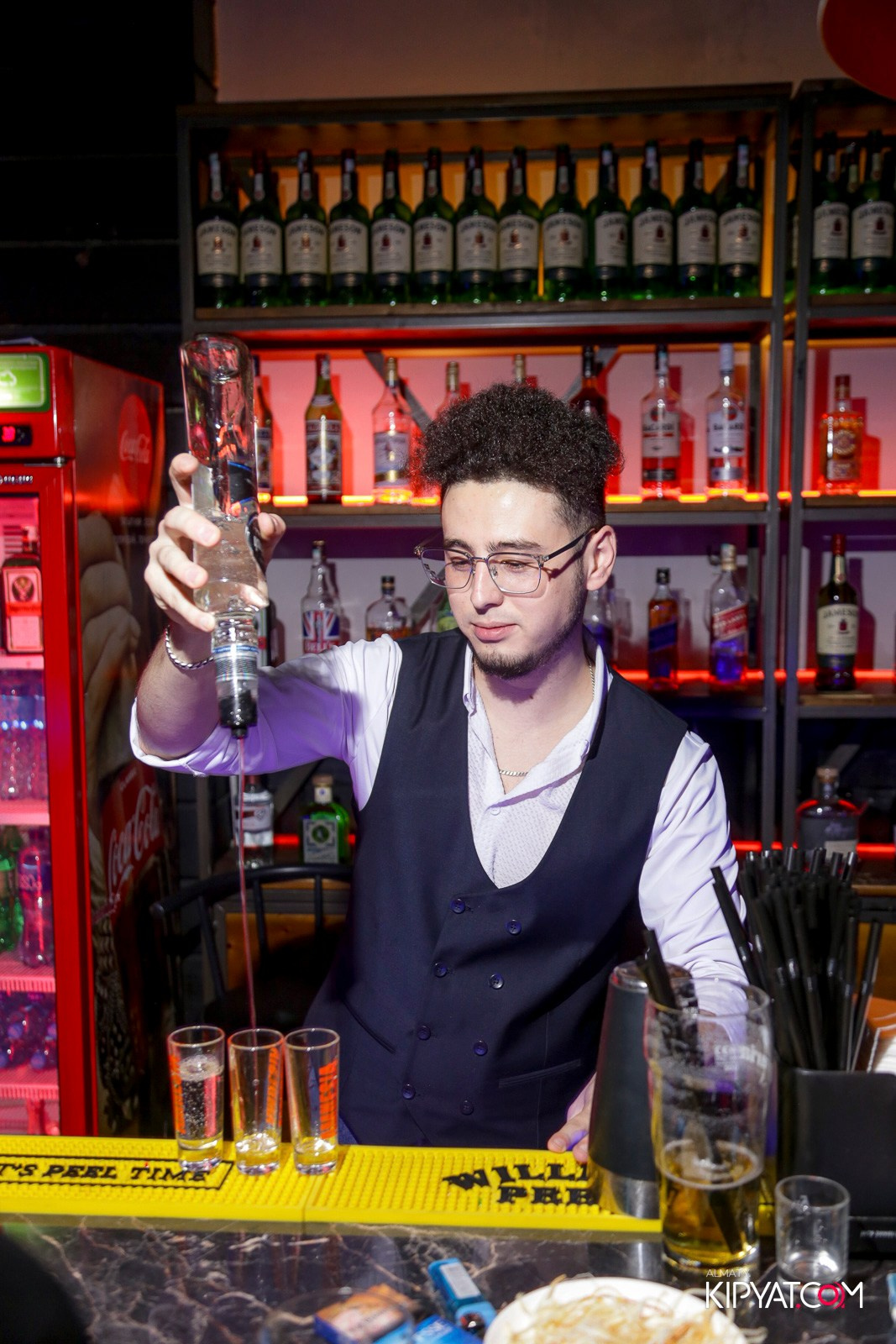 ARAGOSTA ДИСКО-БАР. КИПЯТКОМ АЛМАТЫ!