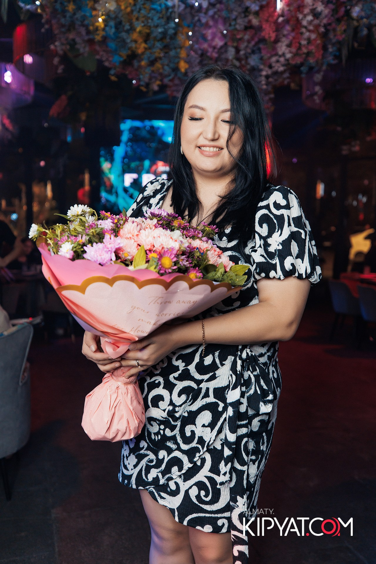 Friends bar & terrace. КИПЯТКОМ АЛМАТЫ!