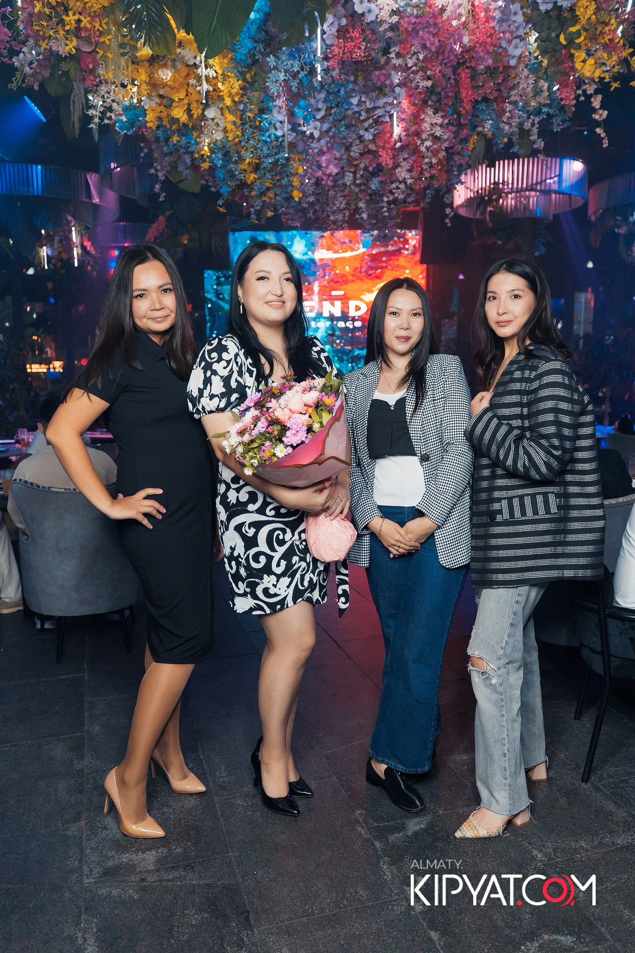 Friends bar & terrace. КИПЯТКОМ АЛМАТЫ!