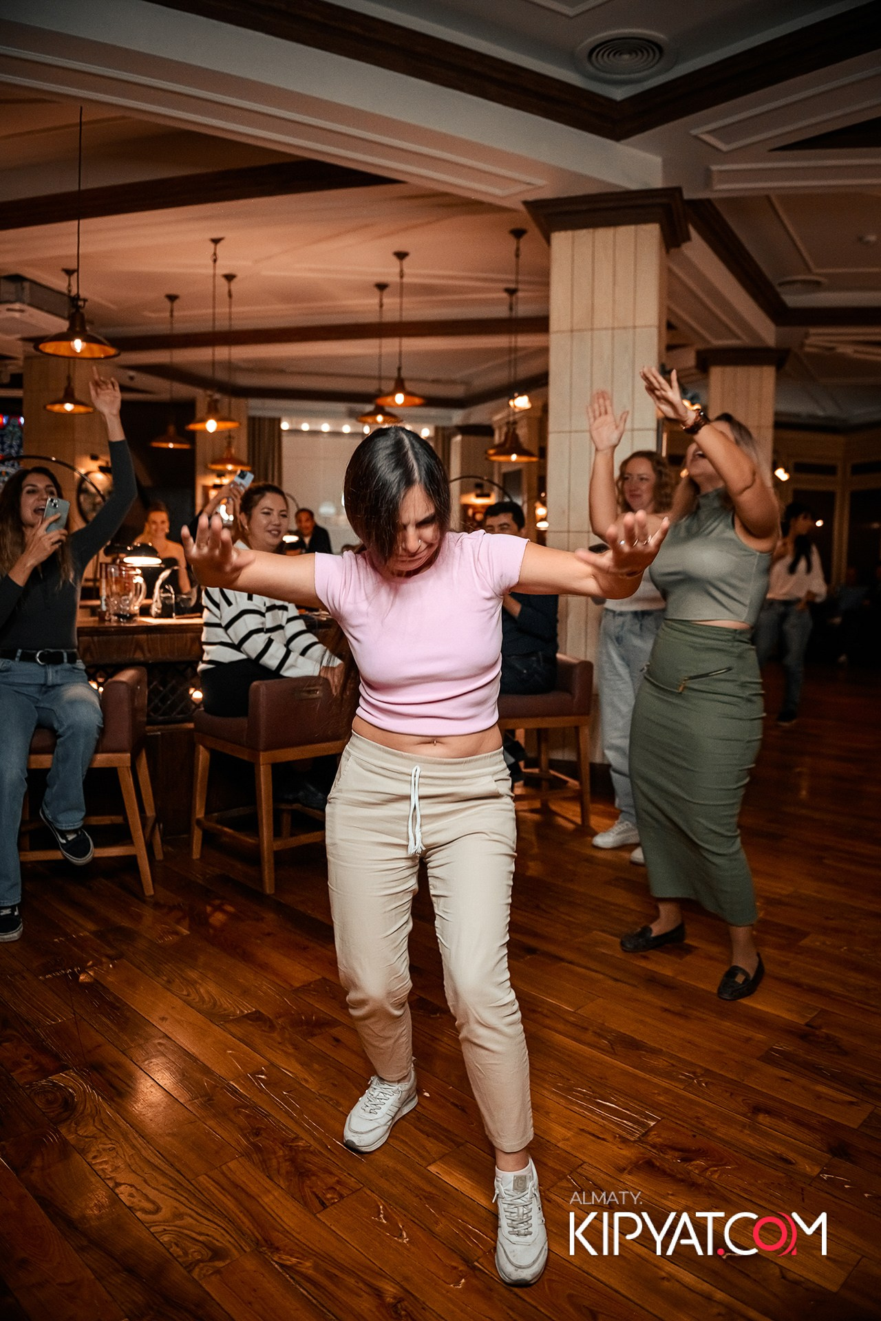 ЖИГУЛИ БАР. КИПЯТКОМ АЛМАТЫ!