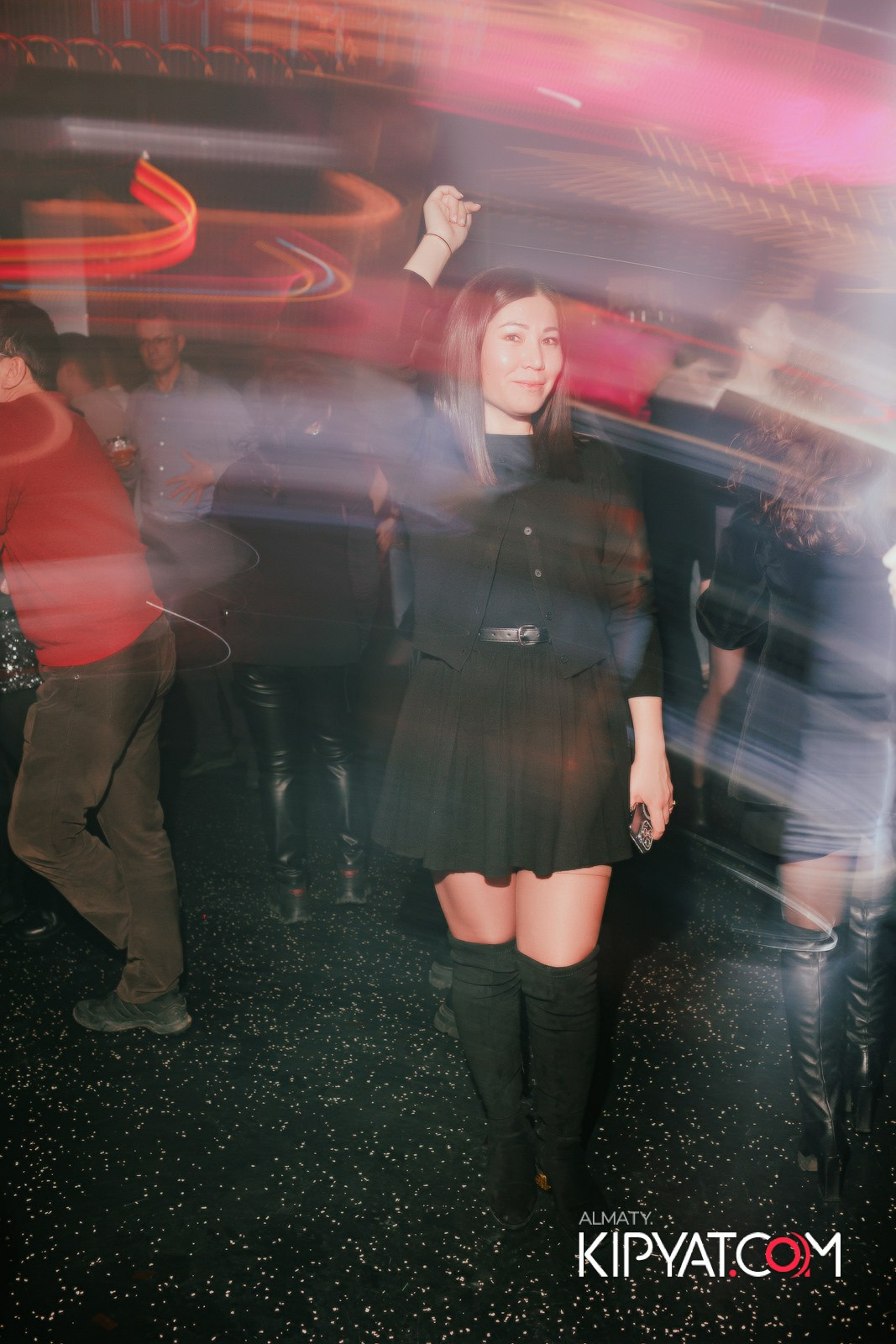 SANTA BARBARA — ПИТ ДЖЕЙСОН (ГР. ПРЕМЬЕР-МИНИСТР) И ИЛЬЯ ЗУДИН (ГР. ДИНАМИТ) НА ПРЕДНОВОГОДНЕЙ ВЕЧЕРИНКЕ. КИПЯТКОМ АЛМАТЫ!