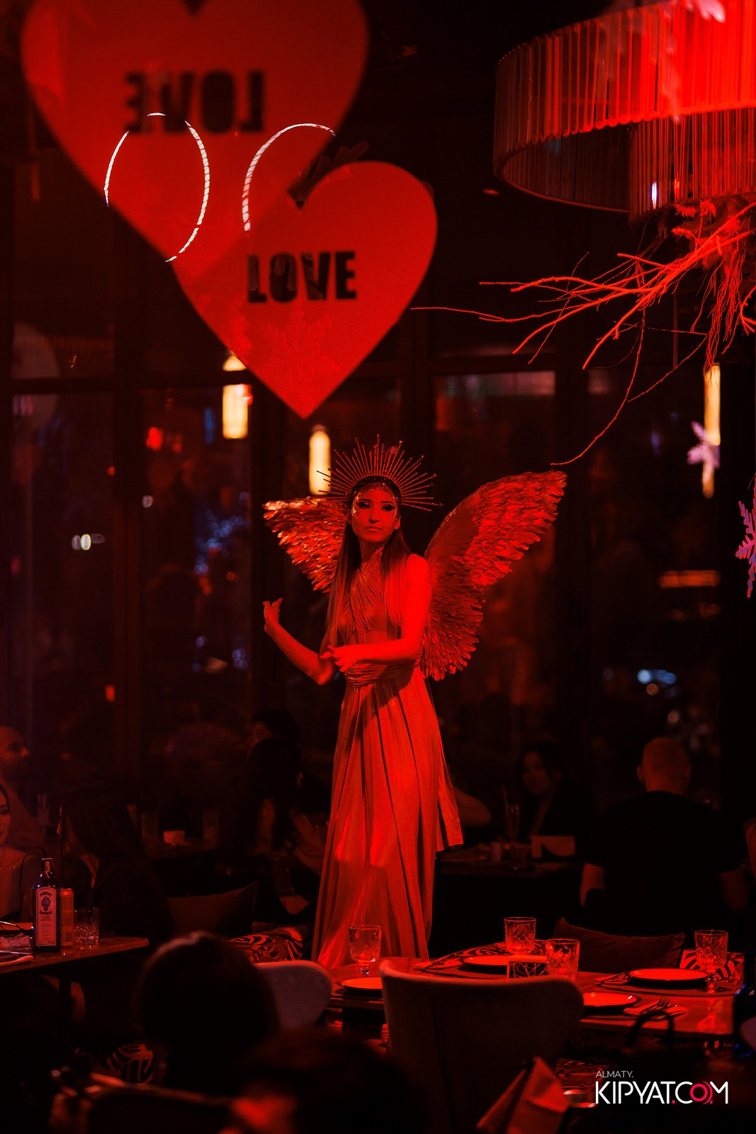 FRIENDS BAR & TERRACE. КИПЯТКОМ АЛМАТЫ!