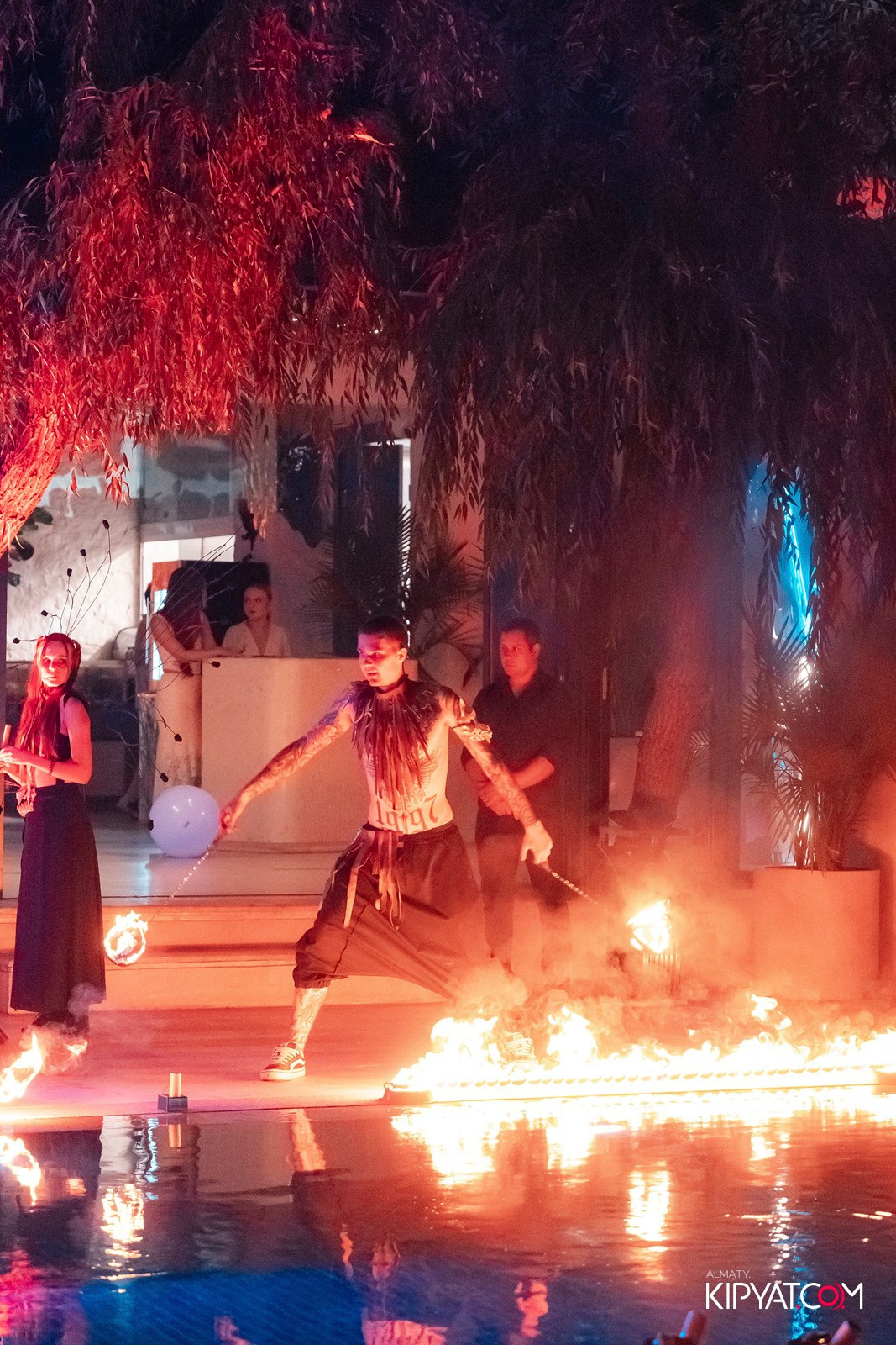 EDEN POOL & BAR. КИПЯТКОМ АЛМАТЫ!