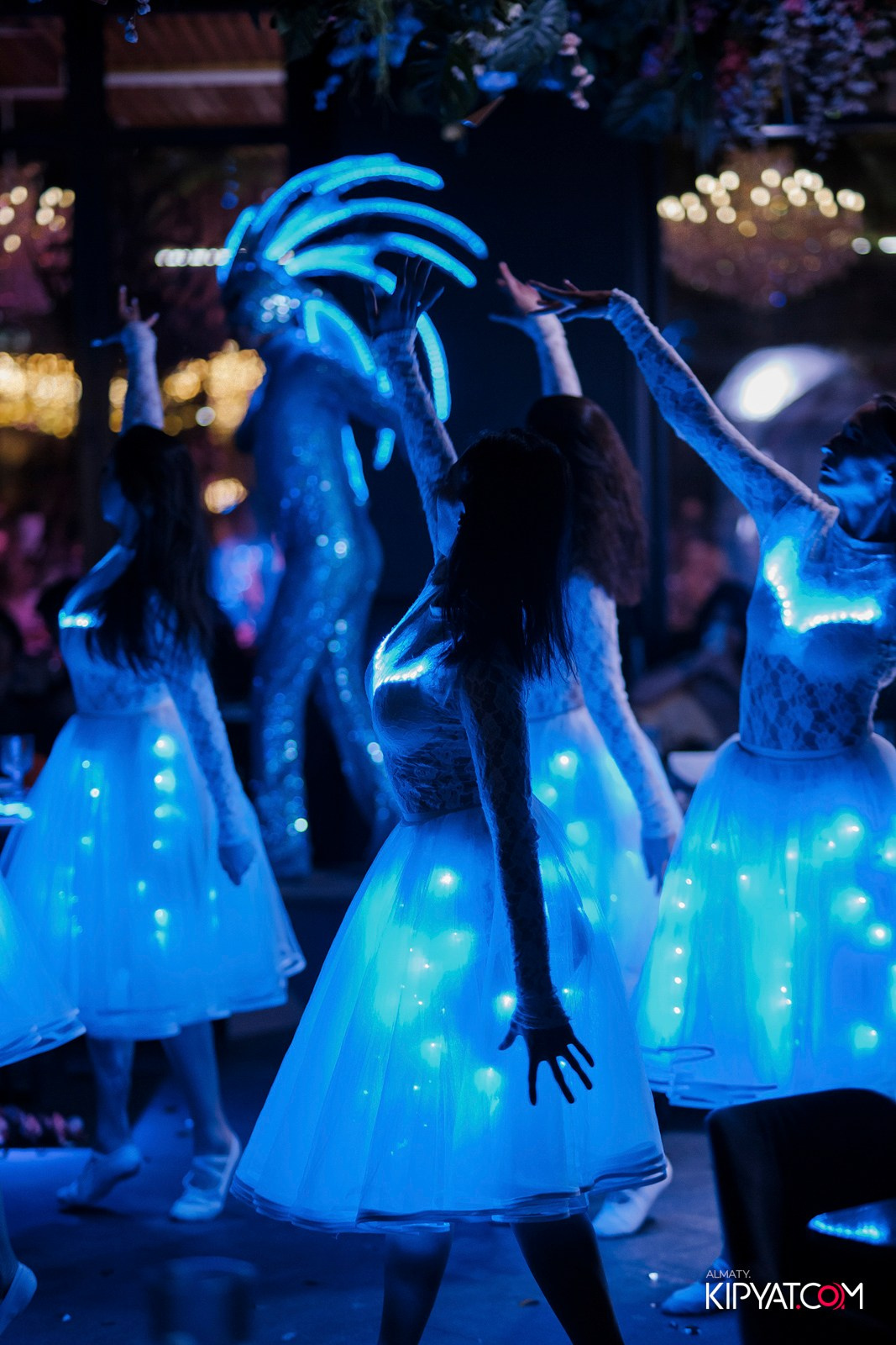 FRIENDS BAR & TERRACE. КИПЯТКОМ АЛМАТЫ!