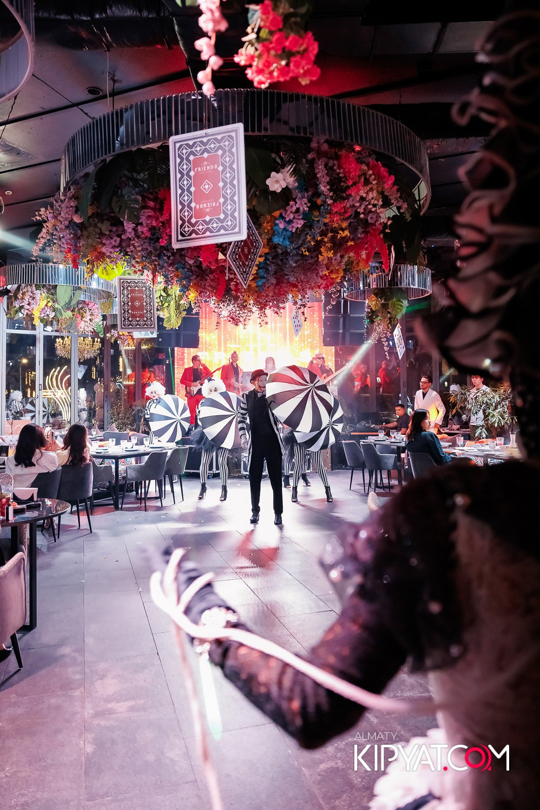 FRIENDS BAR & TERRACE. КИПЯТКОМ АЛМАТЫ!