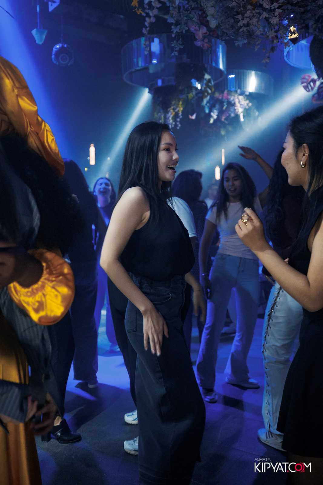 FRIENDS BAR & TERRACE. КИПЯТКОМ АЛМАТЫ!