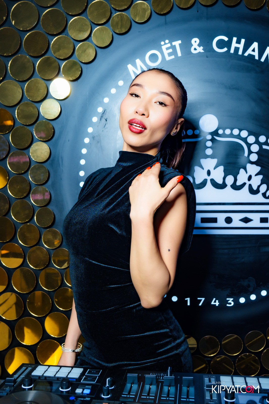 LAUREATE KARAOKE HALL. КИПЯТКОМ АЛМАТЫ!