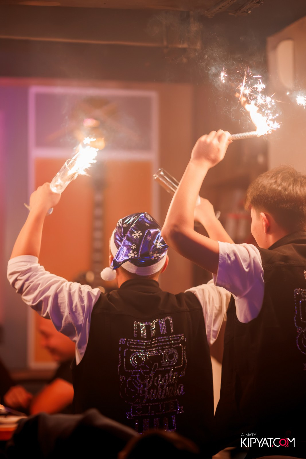 FITNESS ЁЛКА в ночном клубе SANTA BARBARA. КИПЯТКОМ АЛМАТЫ!