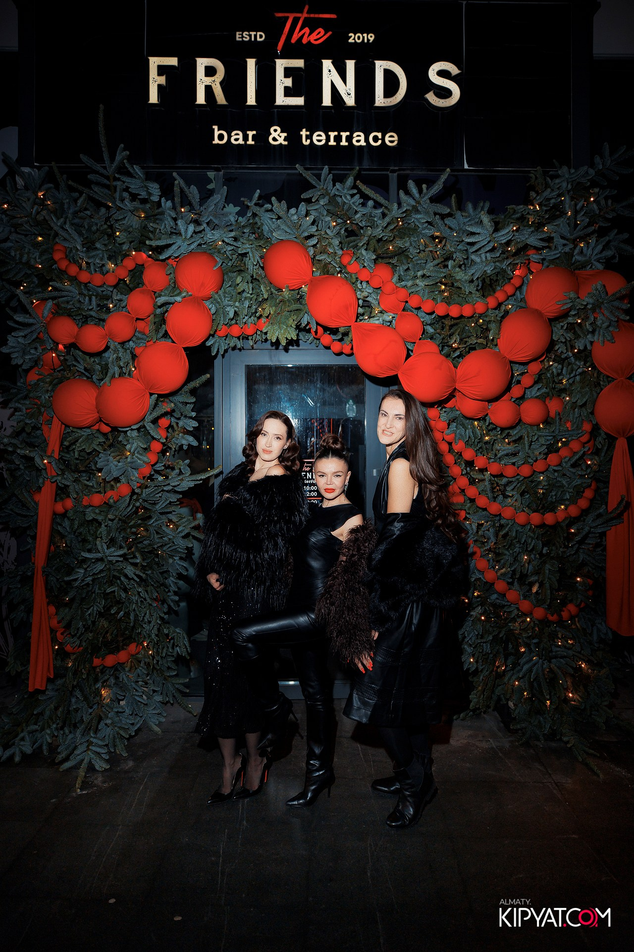 FRIENDS BAR & TERRACE. КИПЯТКОМ АЛМАТЫ! Фотосъемка мероприятий в Алматы