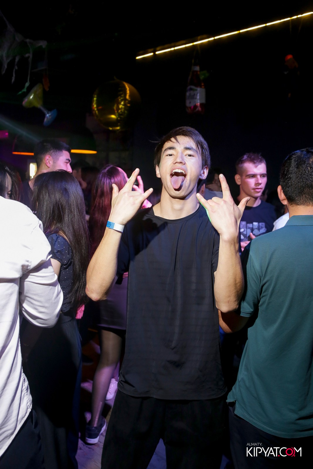 UYAT EMES BAR. КИПЯТКОМ АЛМАТЫ!