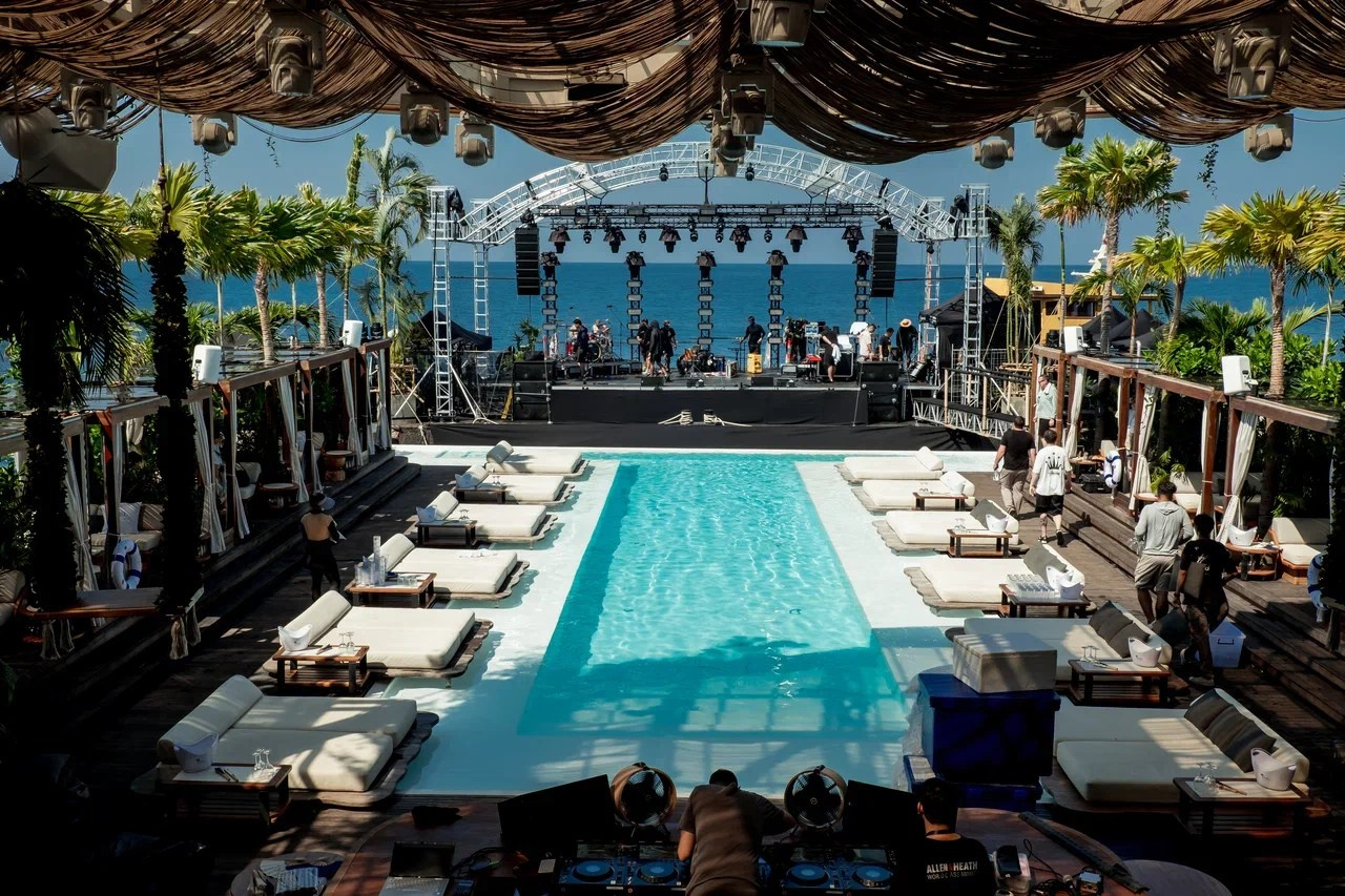 Организация мероприятий в Азии: концерты, вечеринки, бизнес-ужины, конференции. Аренда сценического оборудования, светодиодных экранов. CREATIVE SHELL АЗИЯ