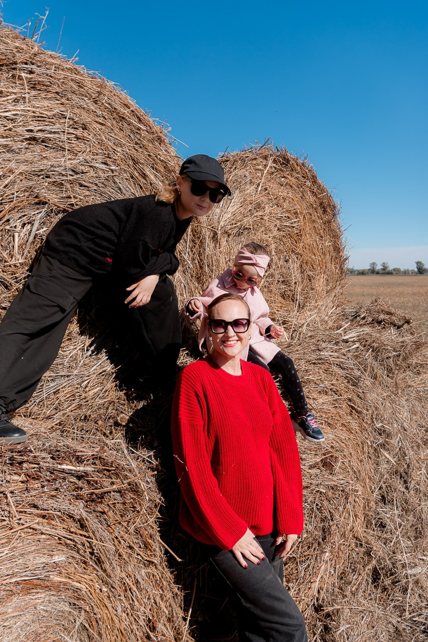 Семейная фотосессия в поле с Лошадками. Фотограф в Волгограде и Волжском Александр Горбань