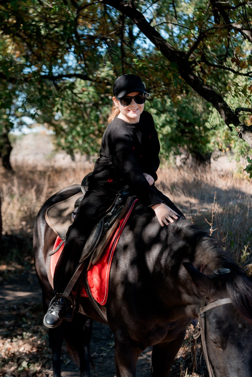 Семейная фотосессия в поле с Лошадками. Фотограф в Волгограде и Волжском Александр Горбань