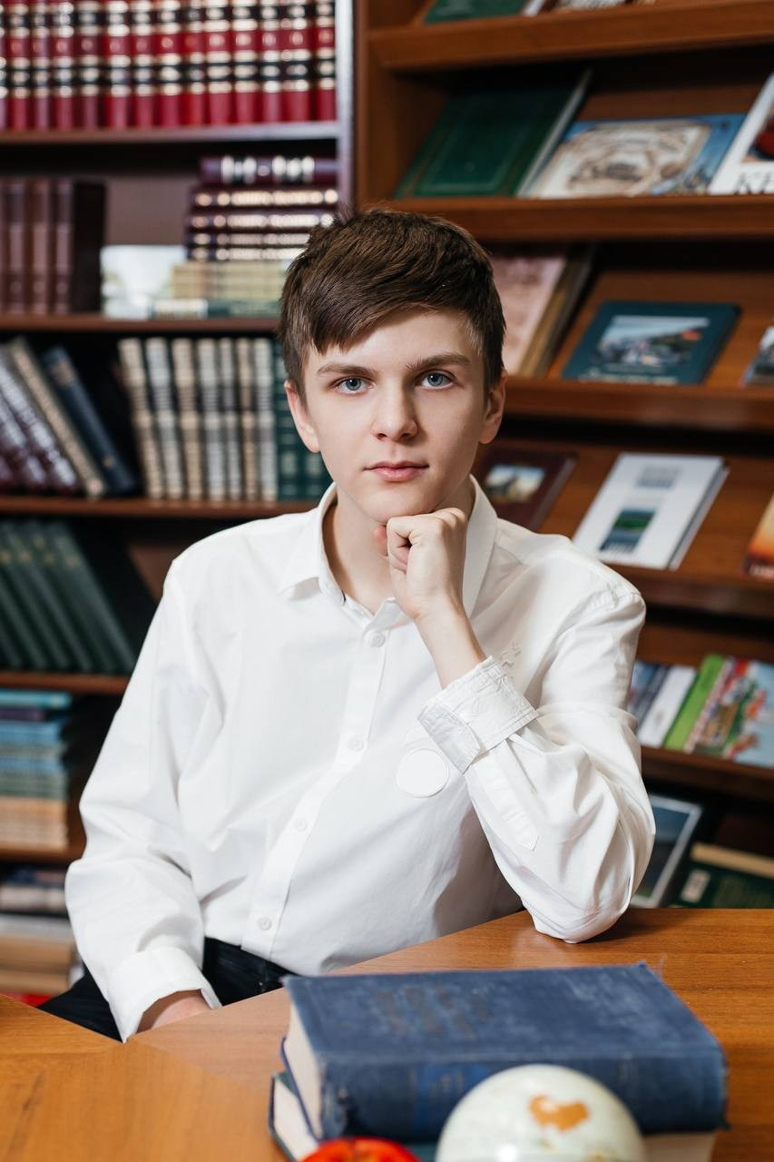 Старшие классы. Выпускные альбомы. Зубкова Яна