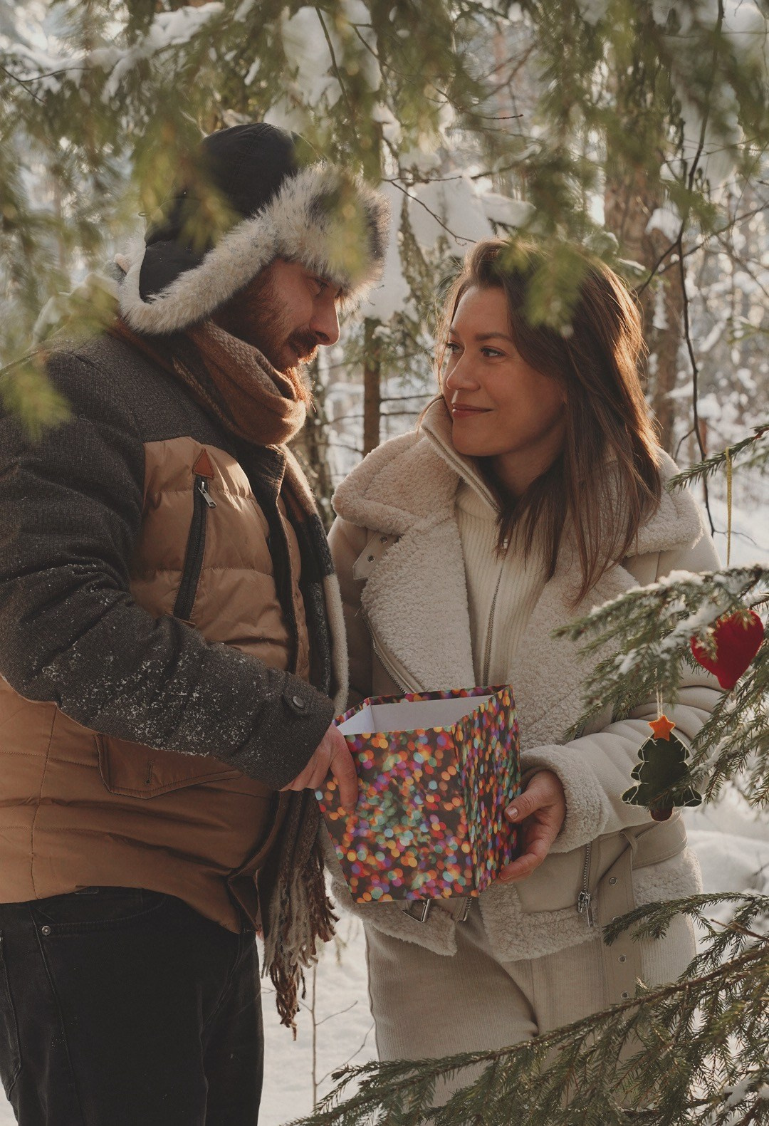 Love Story в зимнем лесу: Даша и Ника. Событийный фотограф Анна Курникова