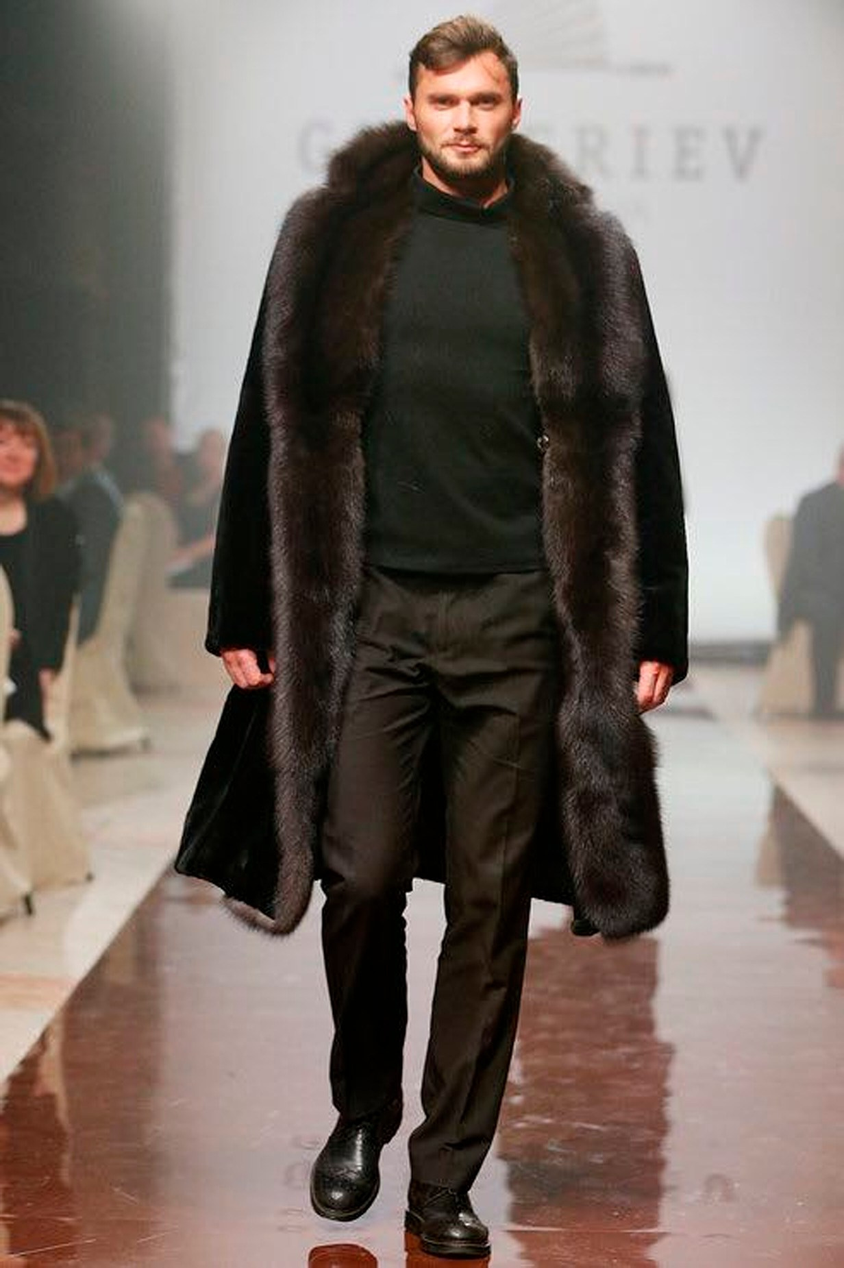 Портфолио парня модели. Продакшен г. Москва съемка мужской одежды, мужские модели, фото и видео, организация под ключ