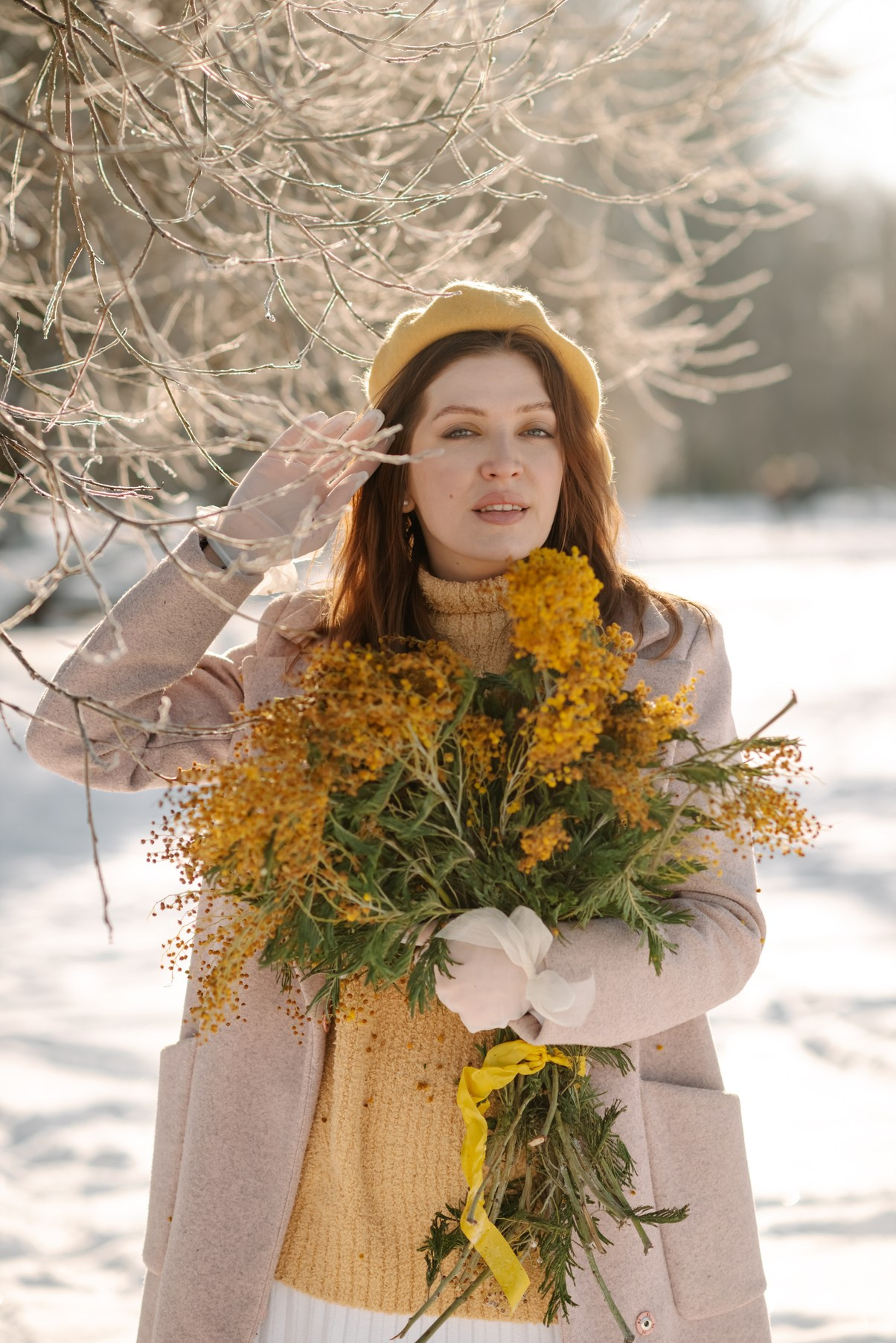Анастасия с мимозой. Свадебный и сеейный фотограф в Санкт-Петербурге Елена Худякова