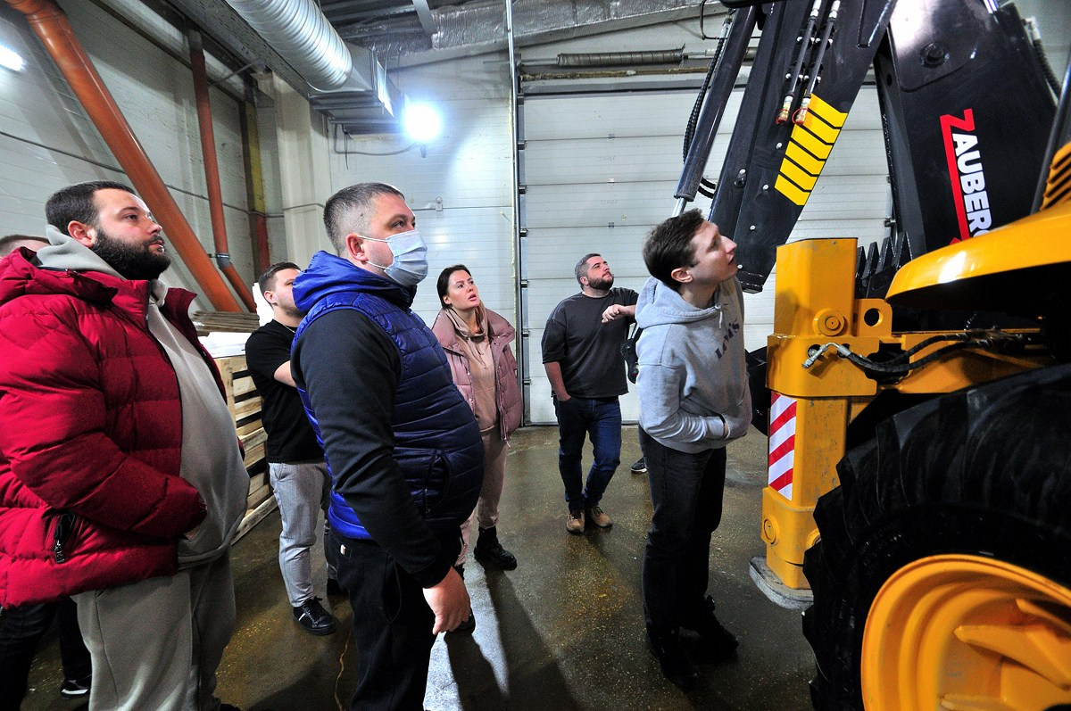 Центр технического обслуживания. Фотограф Сергей Сергеев