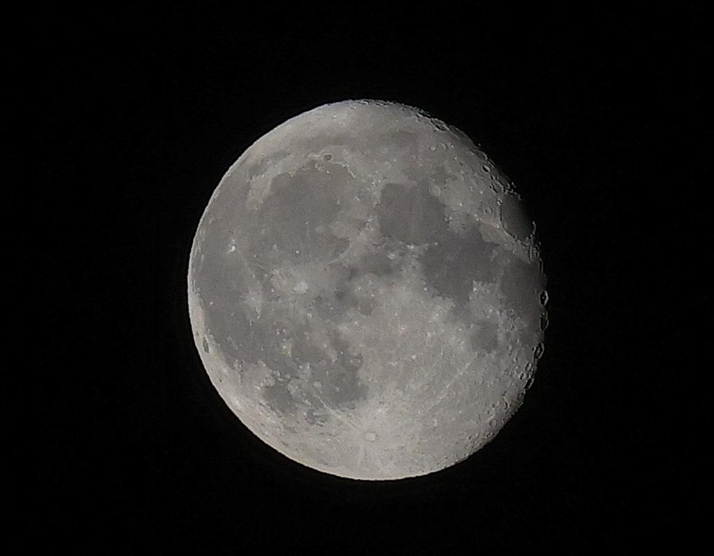 Луна. Фотохудожник BID