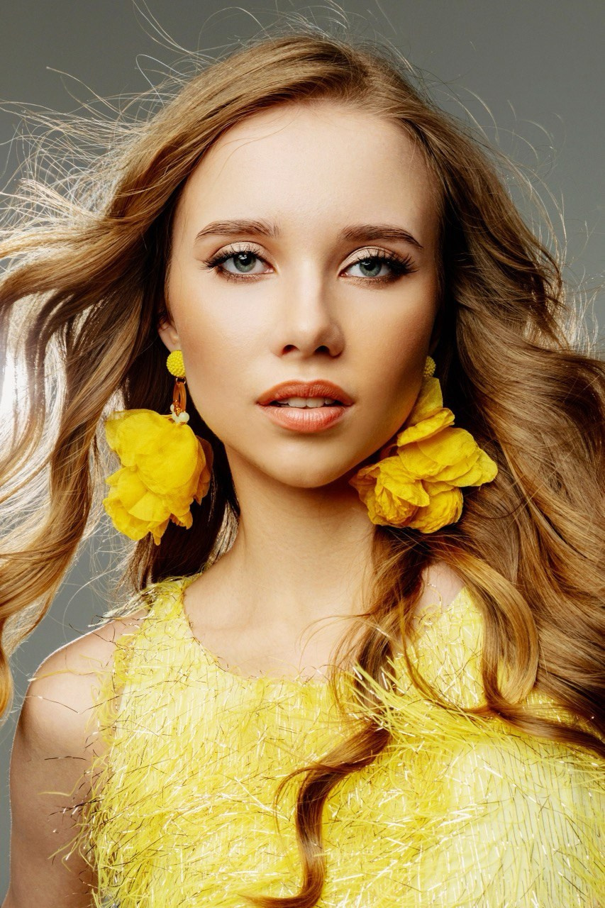 Yellow. Персональный стилист Анастасия Фомина