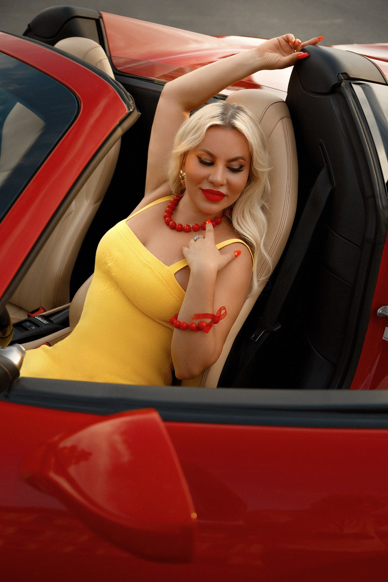 Фотосессия с феррари. Светский фотограф Санкт-Петербург и ЛО