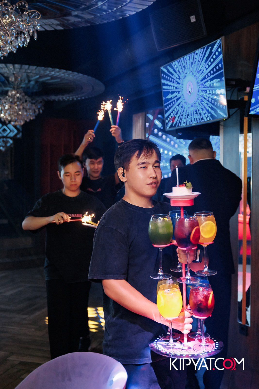 ЗАЯ, НА БИС. КИПЯТКОМ АЛМАТЫ!