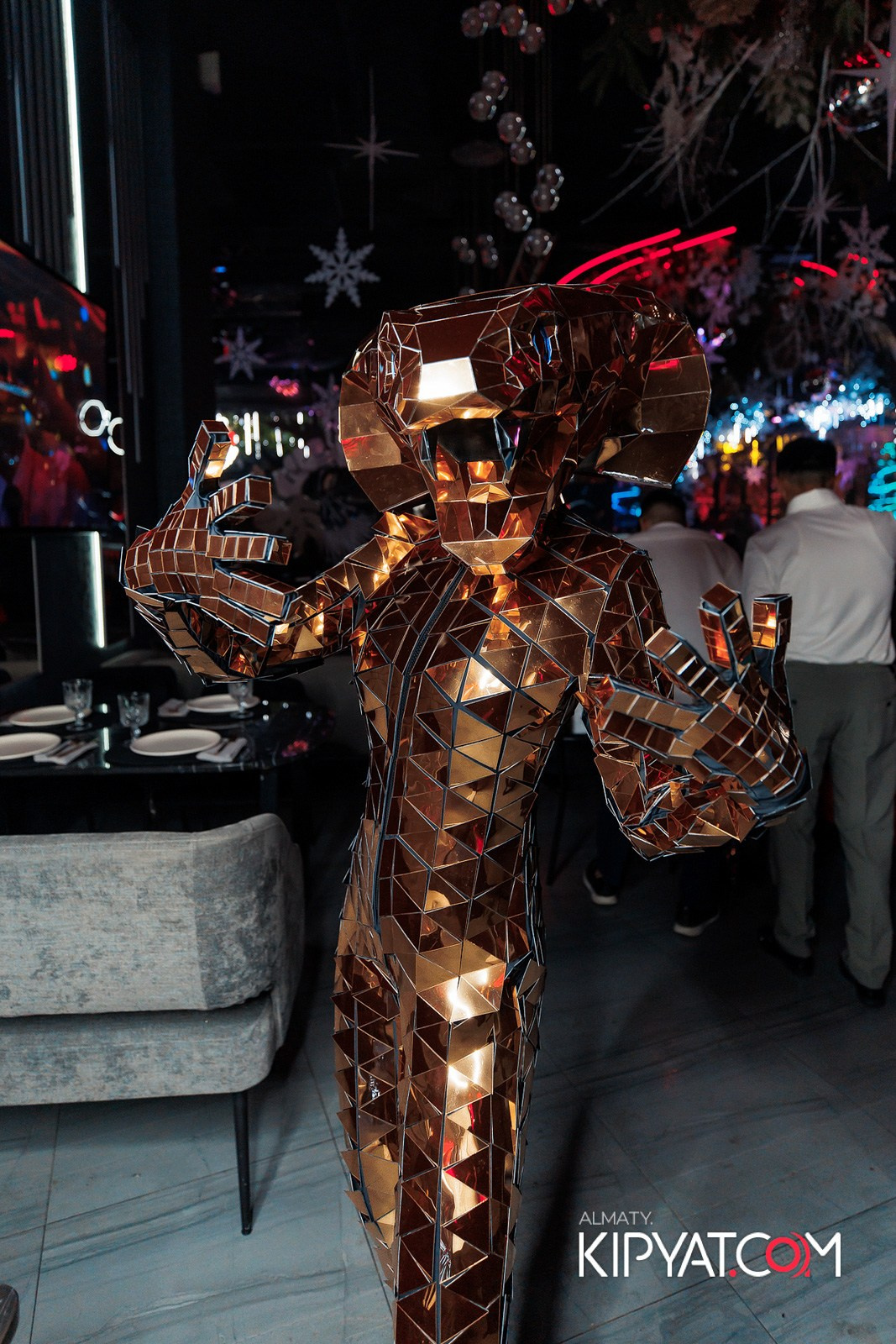 FRIENDS BAR & TERRACE. КИПЯТКОМ АЛМАТЫ!