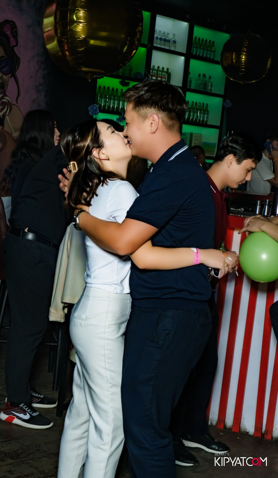UYAT EMES BAR. КИПЯТКОМ АЛМАТЫ!