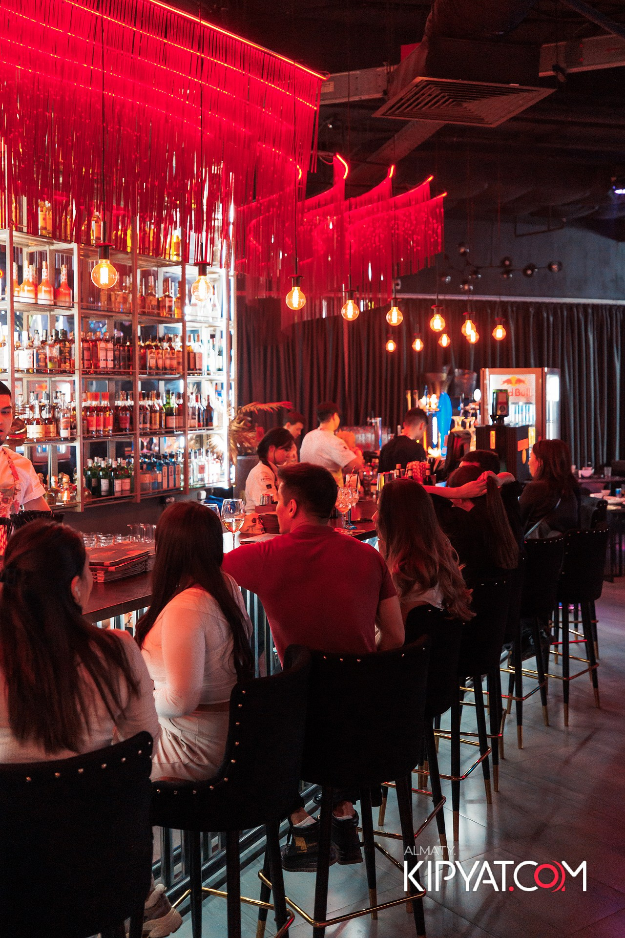 FRIENDS BAR & TERRACE. КИПЯТКОМ АЛМАТЫ!