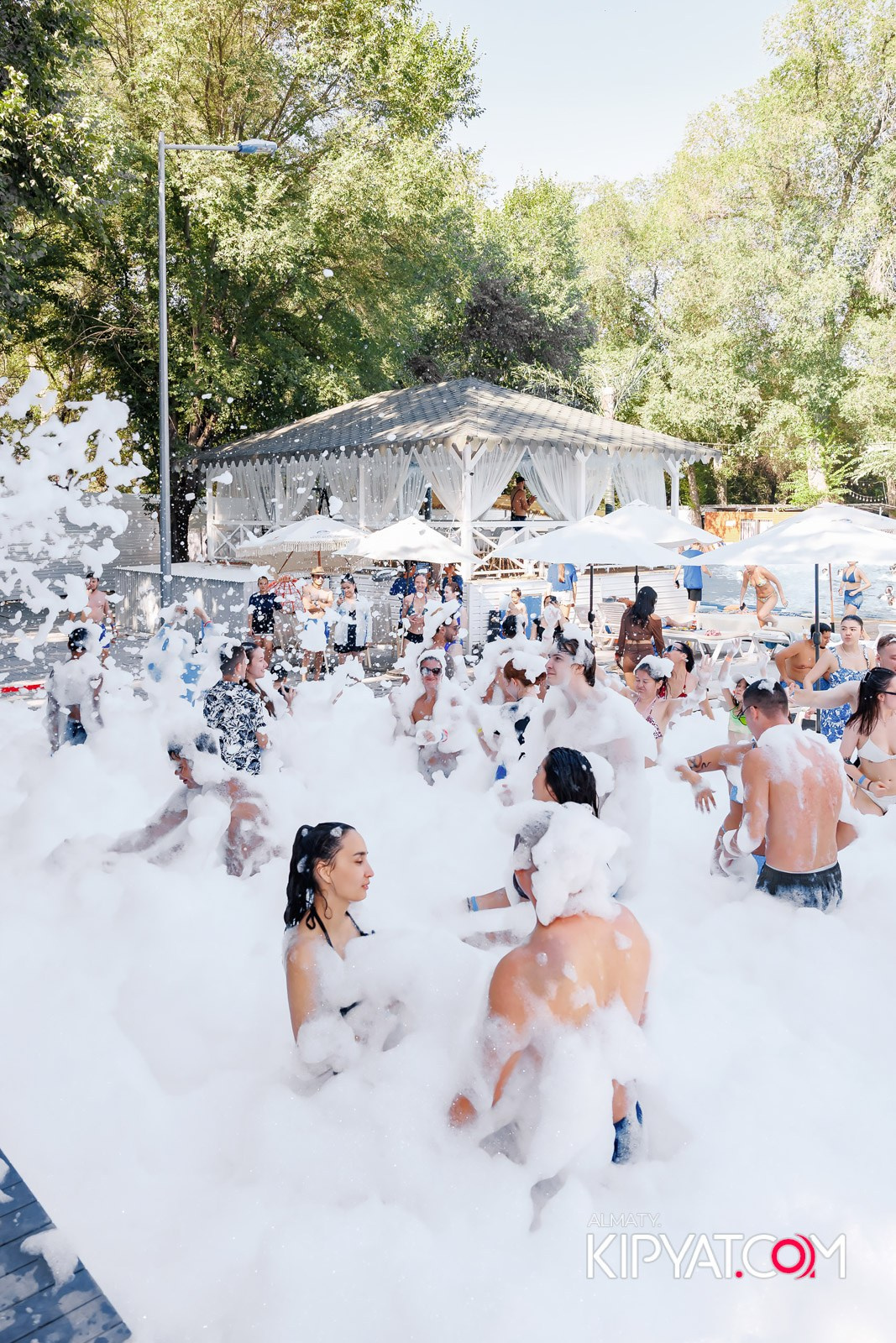 ПЕННАЯ ВЕЧЕРИНКА/ДЫМОВОЕ ШОУ/БАССЕЙН DELIGHT POOL. КИПЯТКОМ АЛМАТЫ!