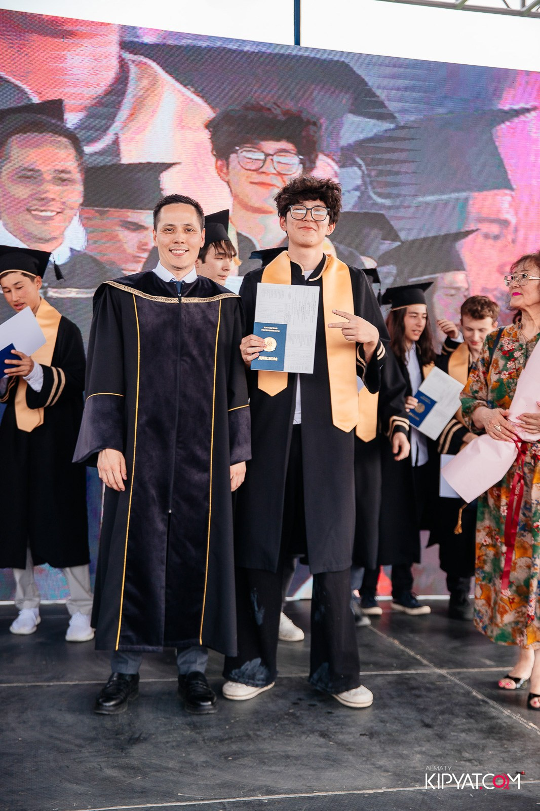 ВРУЧЕНИЕ ДИПЛОМОВ — НАРХОЗ КОЛЛЕДЖ. Part 3. КИПЯТКОМ АЛМАТЫ!