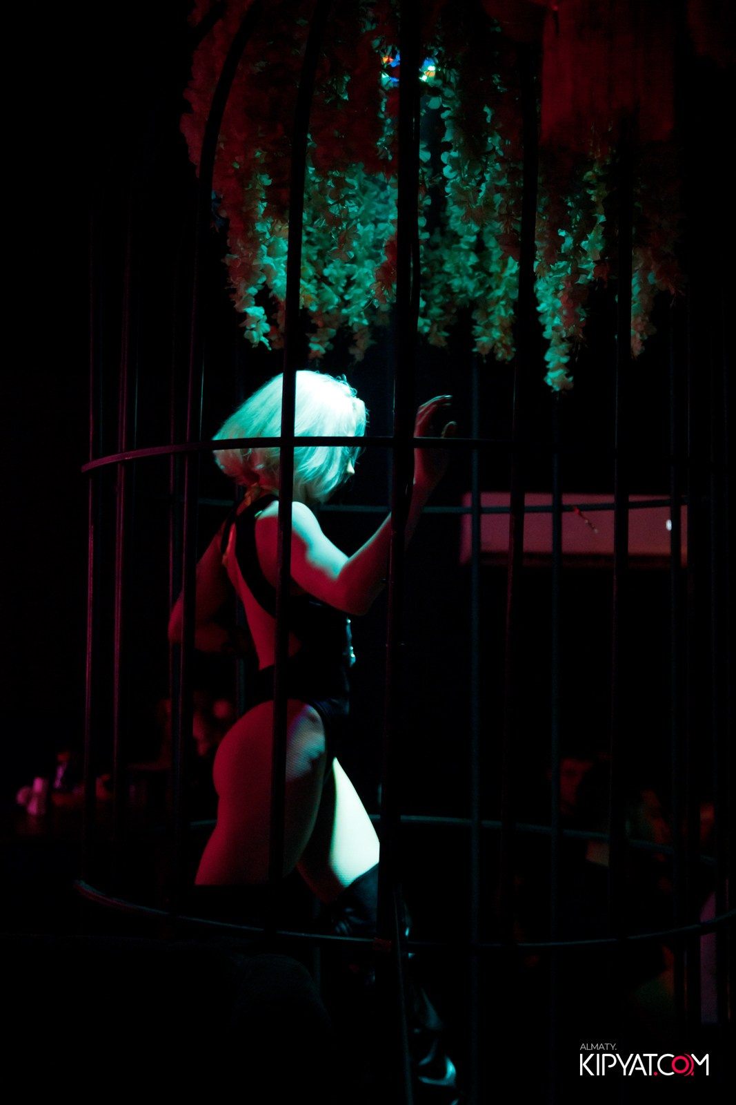 UYAT EMES BAR. КИПЯТКОМ АЛМАТЫ!