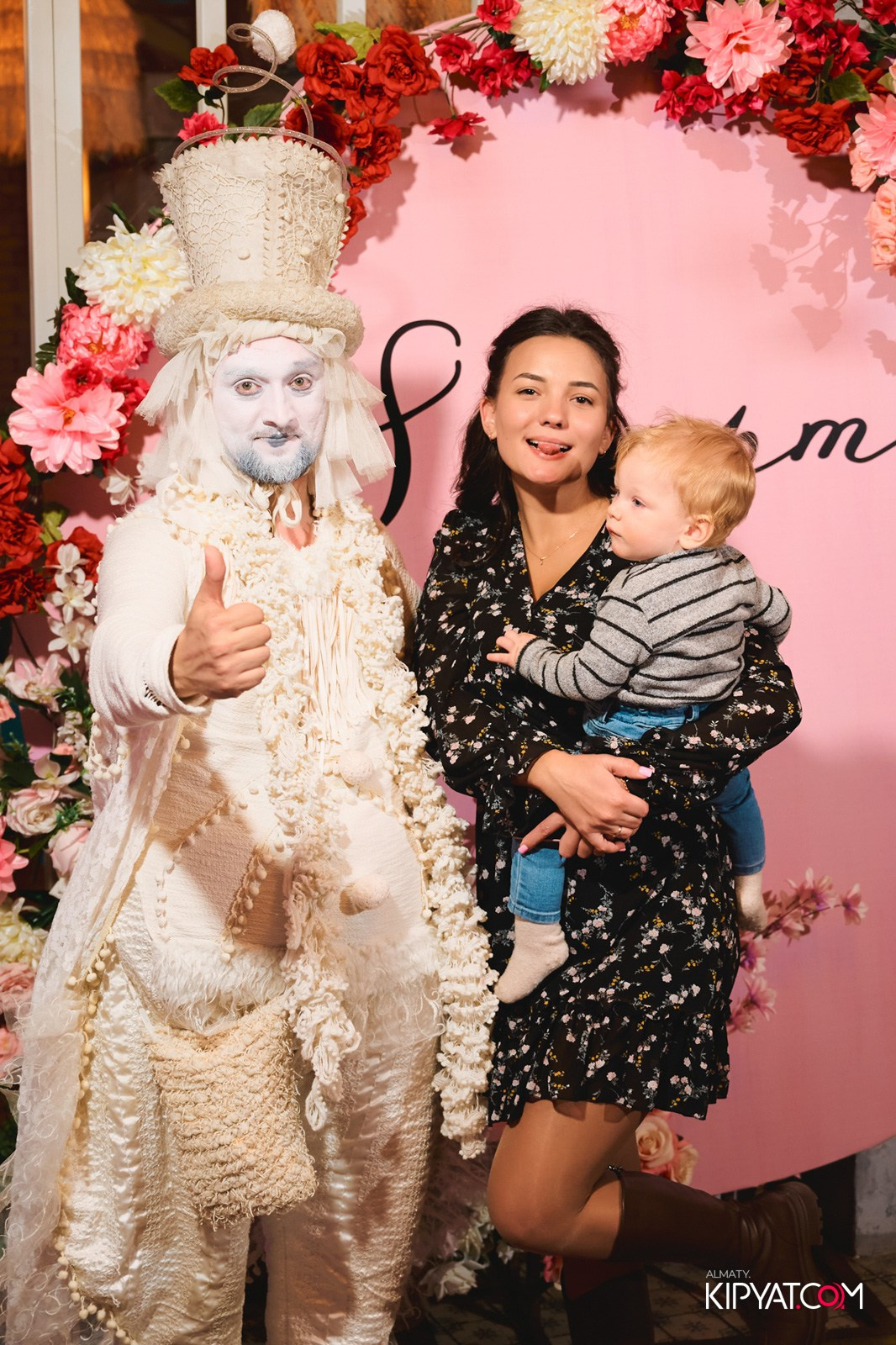 ГРУЗИНСКИЙ ДВОР НА КАБАНБАЙ БАТЫРА. КИПЯТКОМ АЛМАТЫ!