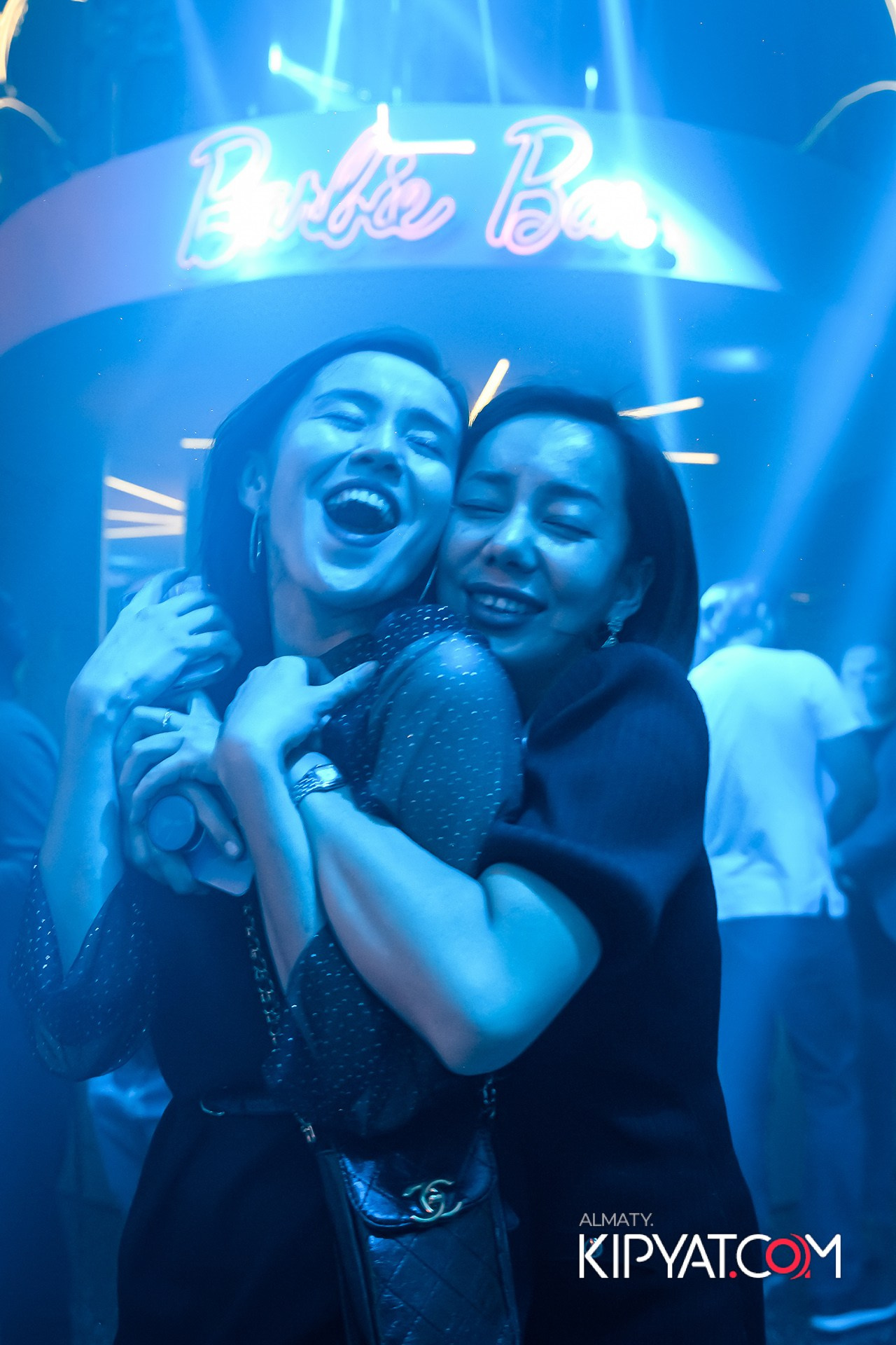 SANTA BARBARA ВЫСТУПЛЕНИЕ ГРУППЫ БРАТЬЯ ГРИММ. КИПЯТКОМ АЛМАТЫ!