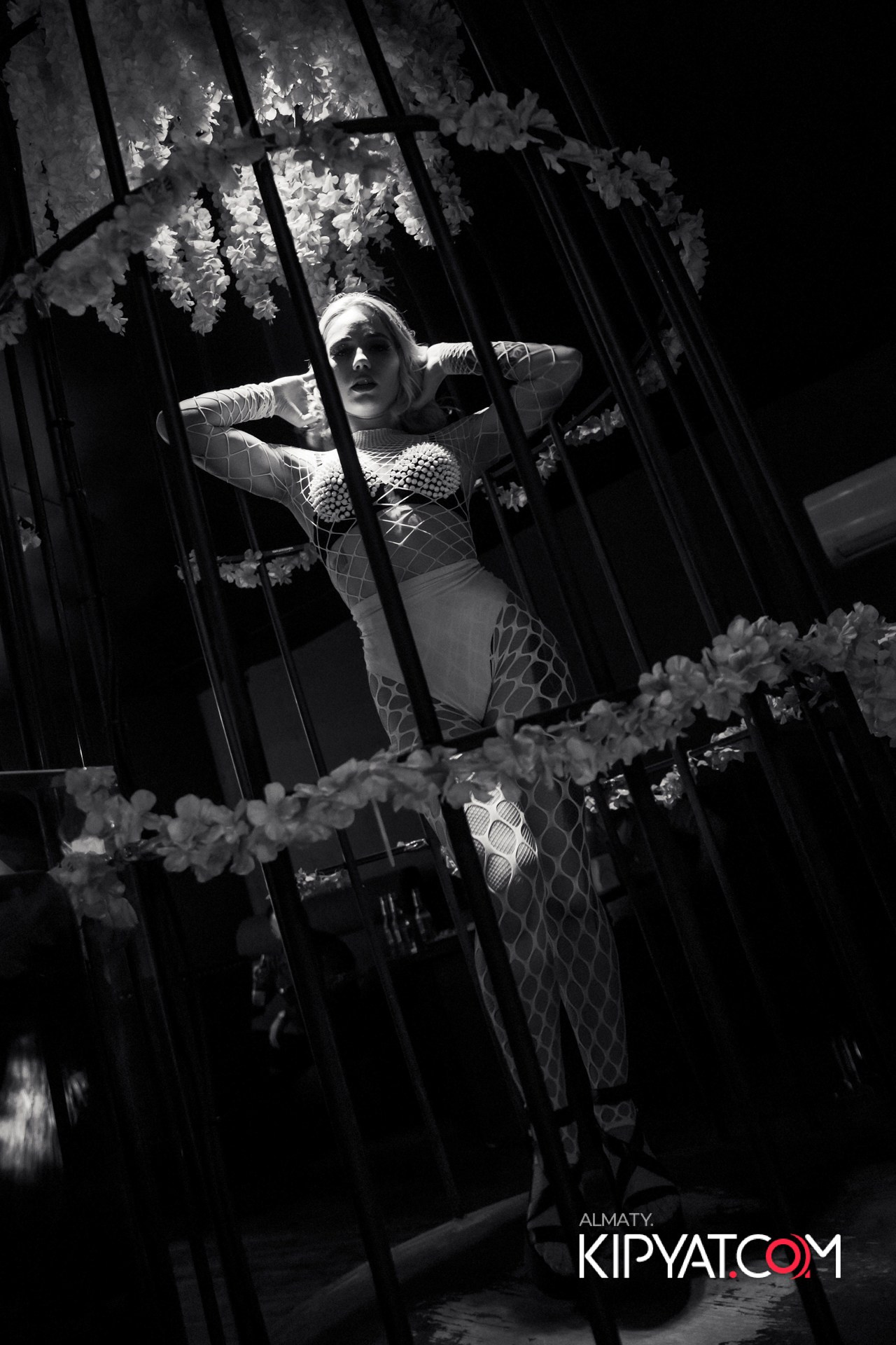 UYAT EMES BAR. КИПЯТКОМ АЛМАТЫ!