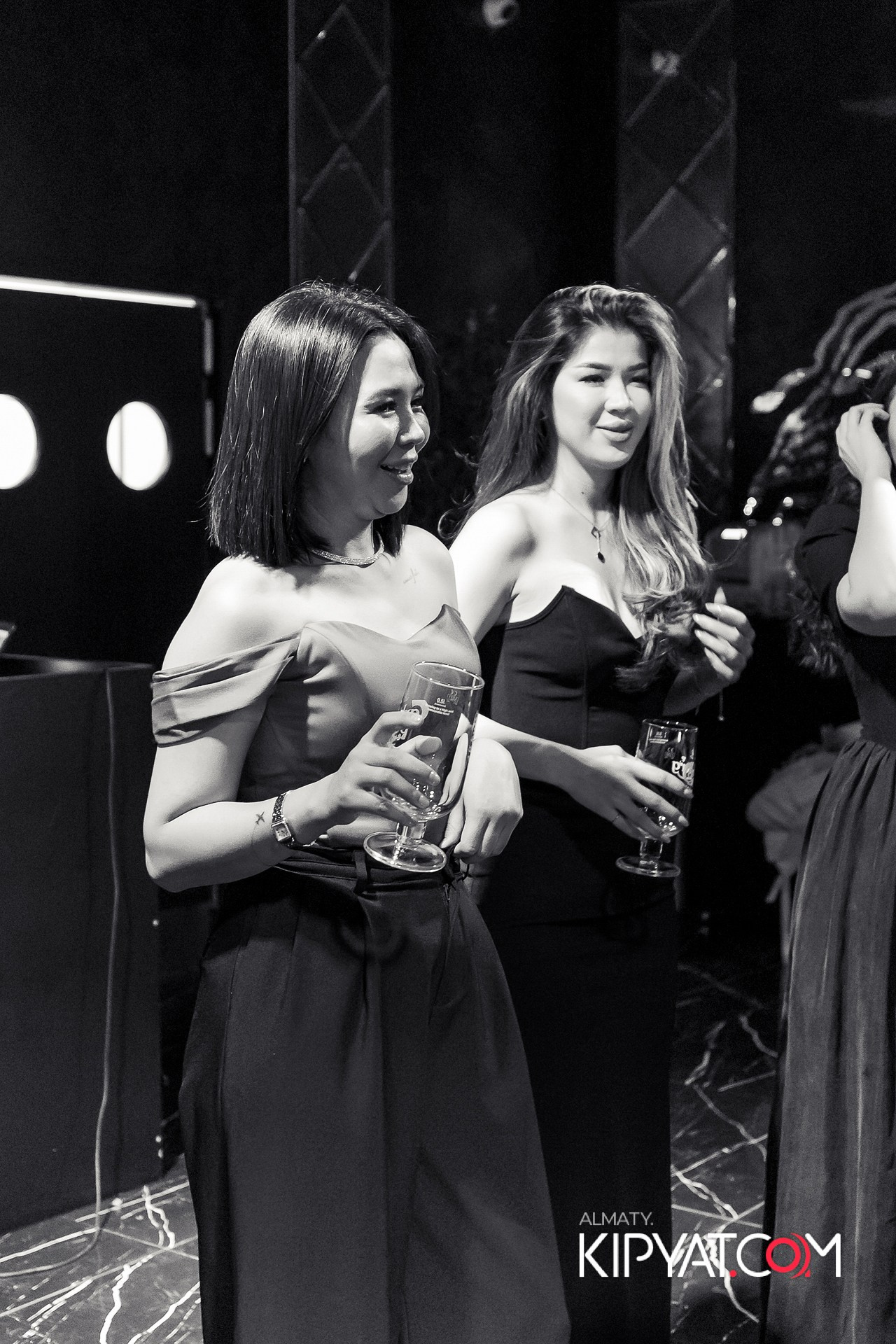 MOOD KARAOKE & TERRACE. КИПЯТКОМ АЛМАТЫ!