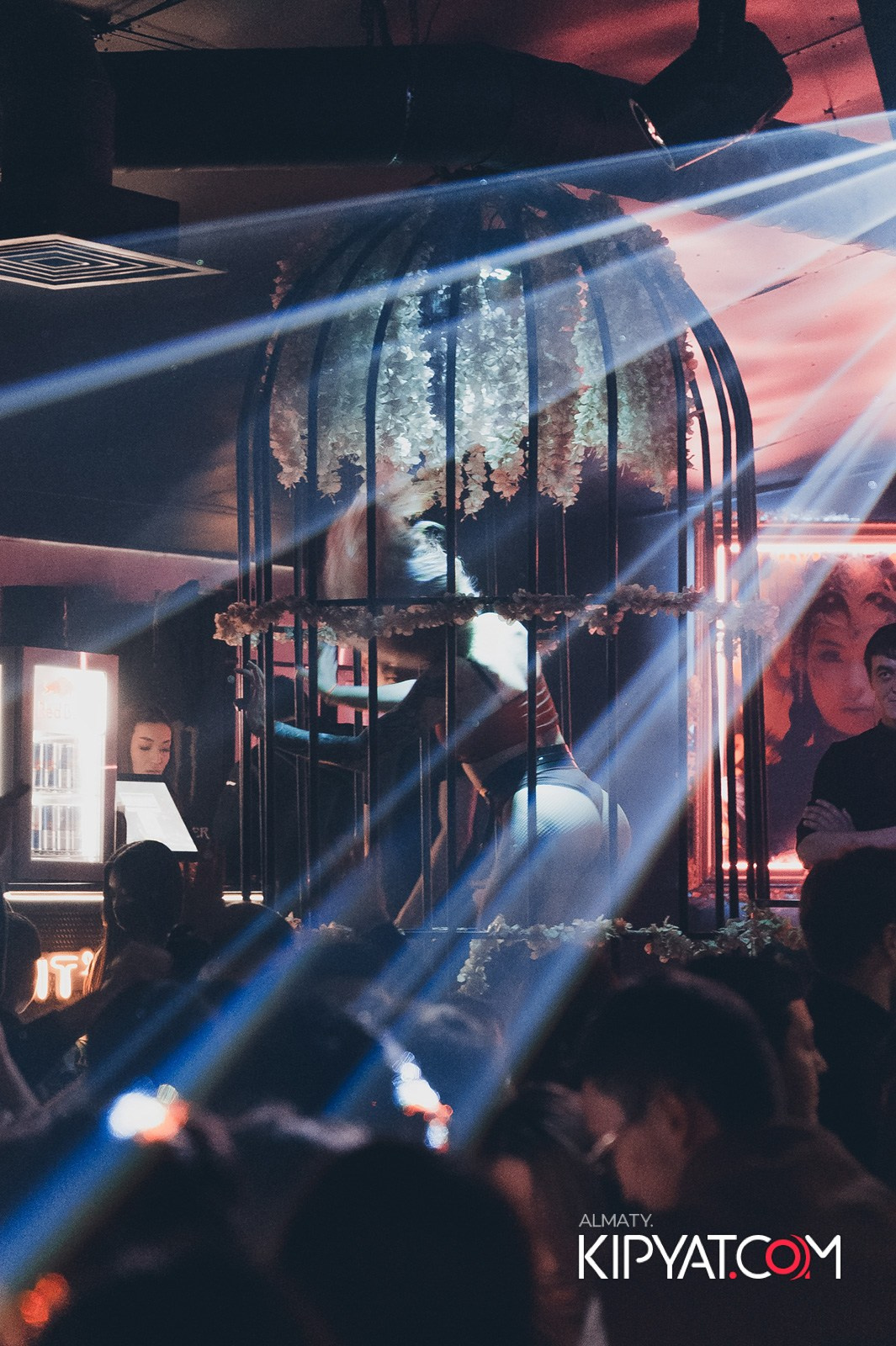 UYAT EMES BAR. КИПЯТКОМ АЛМАТЫ!