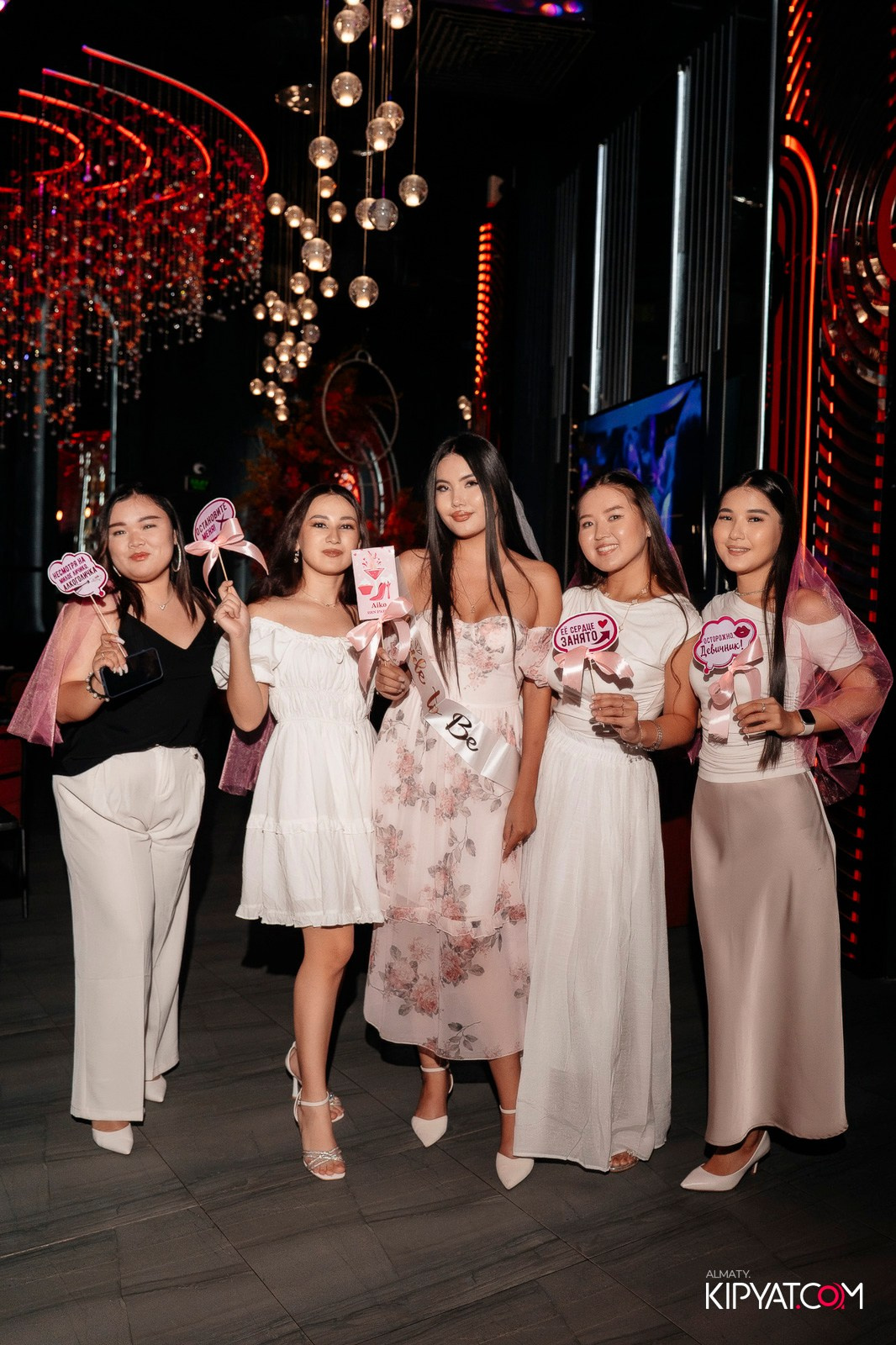 FRIENDS BAR & TERRACE. КИПЯТКОМ АЛМАТЫ!