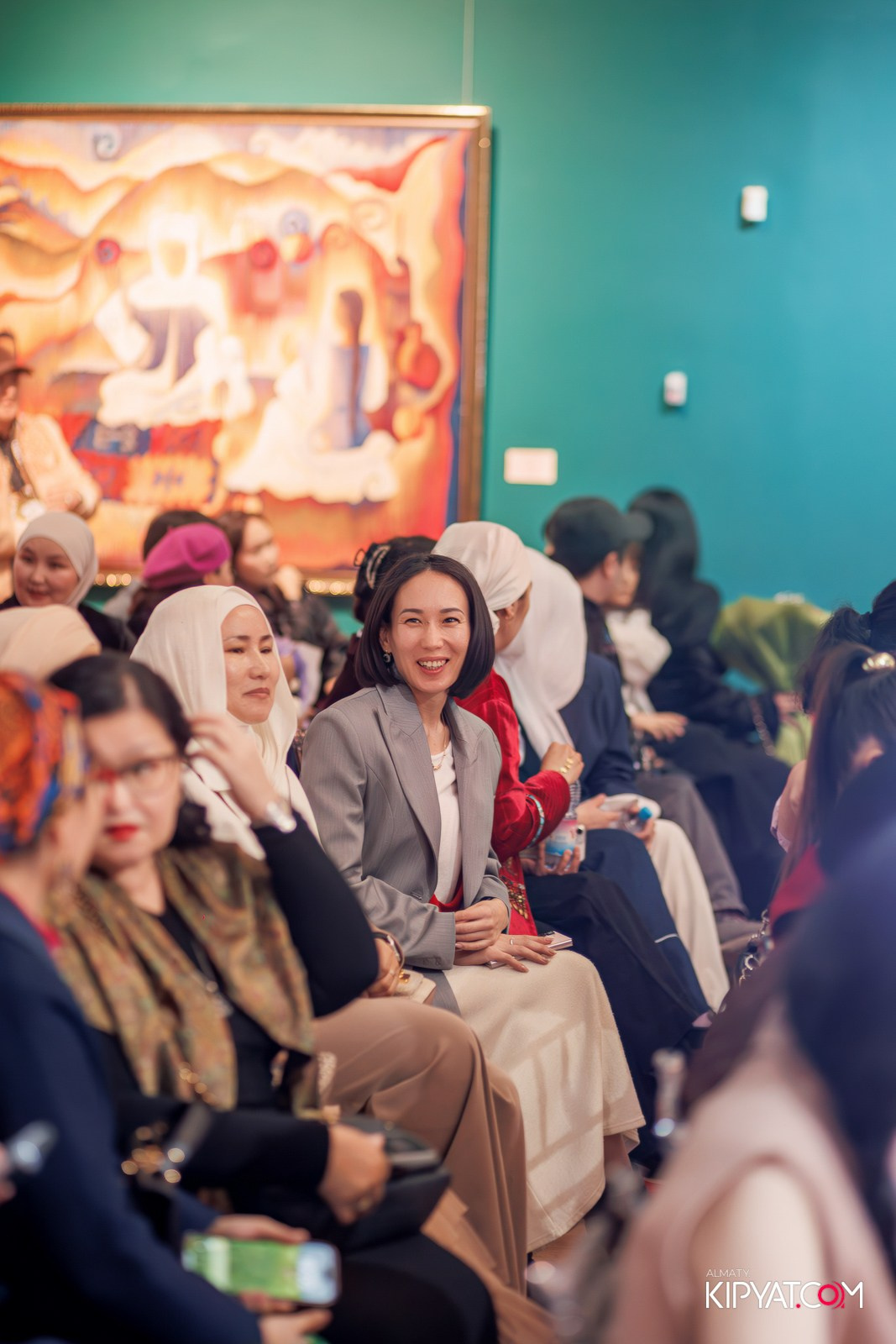 FASHION ПОКАЗ, КАЗАХСКОЙ НАЦИОНАЛЬНОЙ ОДЕЖДЫ. КИПЯТКОМ АЛМАТЫ!