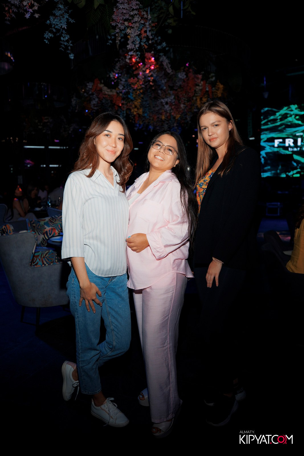 FRIENDS BAR & TERRACE. КИПЯТКОМ АЛМАТЫ!