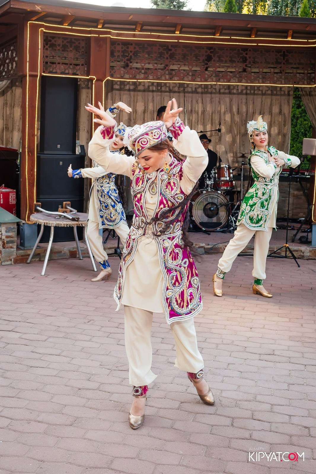 РЕСТОРАН УЧ ЛЯГАН. КИПЯТКОМ АЛМАТЫ!