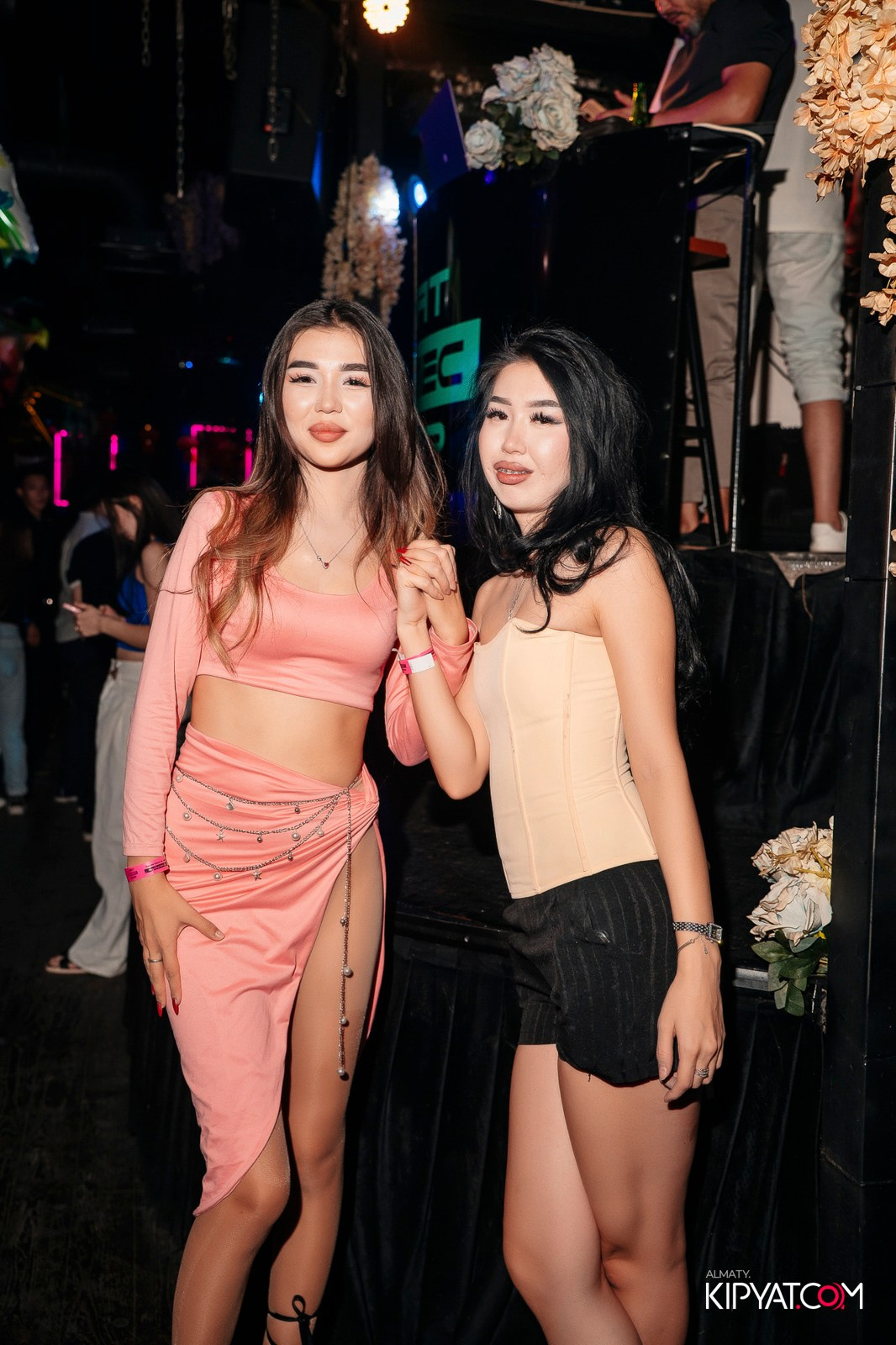 UYAT EMES BAR. КИПЯТКОМ АЛМАТЫ!